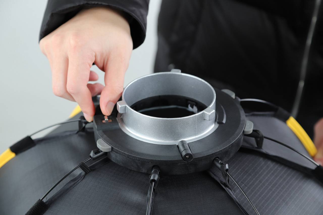 صندوق إضاءة ناعم ثماني الأضلاع من ديجيتك (DSB-65 Bowens) مع حامل Bowens، خفيف الوزن وسهل الحمل، يأتي مع أغطية ناشرة للضوء وحقيبة حمل. DSB-65 Bowens