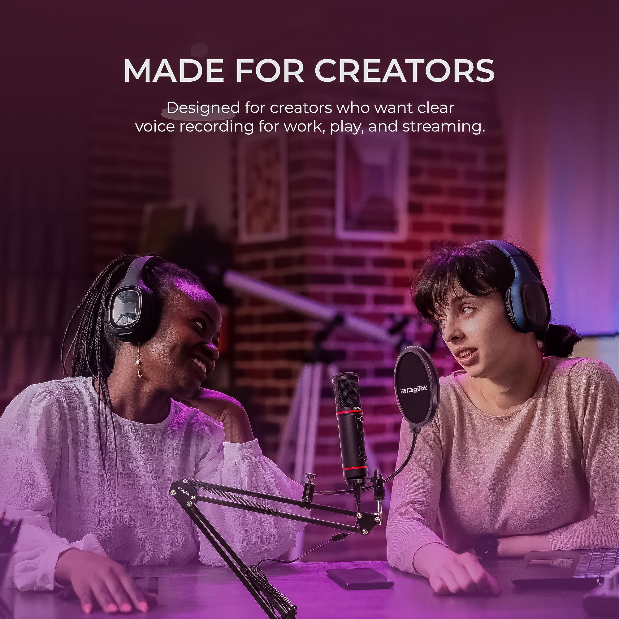 طقم ميكروفون مكثف USB من Digitek (DM-501) للبث الصوتي والألعاب، مزود بذراع ومرشح صوت، حساسية عالية، خاصية إلغاء الضوضاء، تحكم في مستوى الصوت وكتم الصوت، متوافق مع PS4 وPS5 والكمبيوتر الشخصي والهواتف الذكية للبث المباشر.
